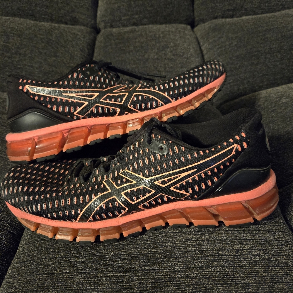 Size 9.5 Wmns ASICS running shoes